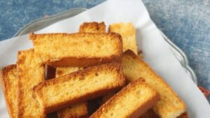 Buttery cinnamon crunch Premium Vanilla cake rusk
